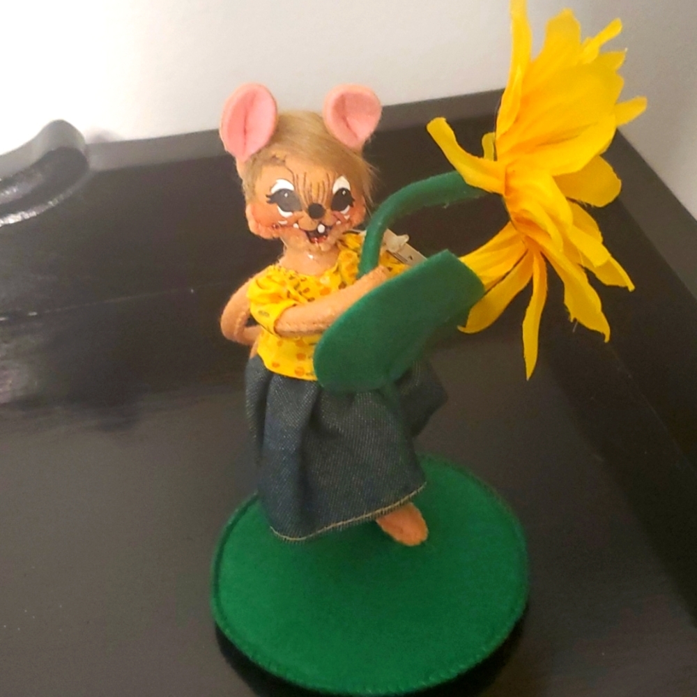 Annalee Sunflower girl mouse